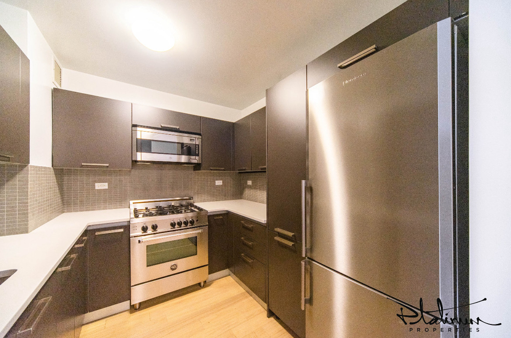 East 39th Street - Photo 4