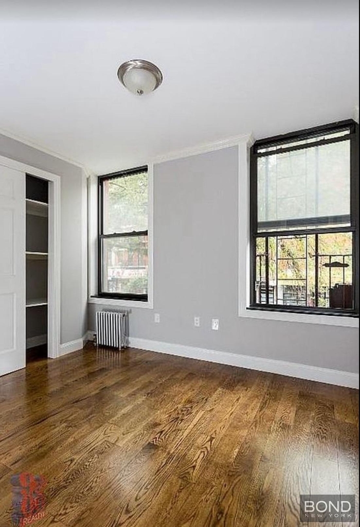 Avenue C - Photo 2