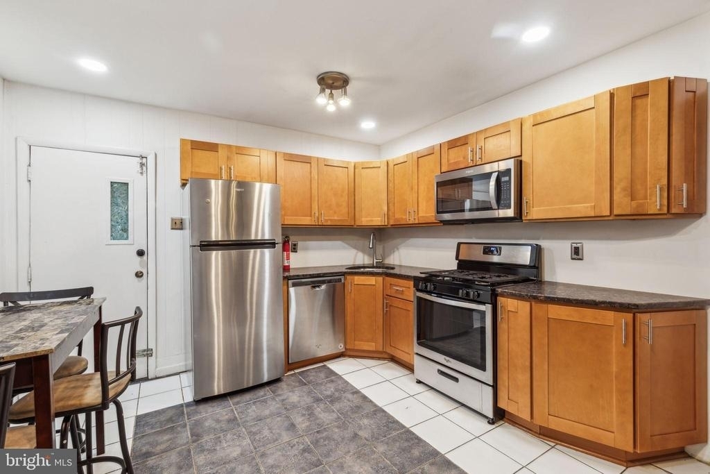 1808 W Diamond Street - Photo 2