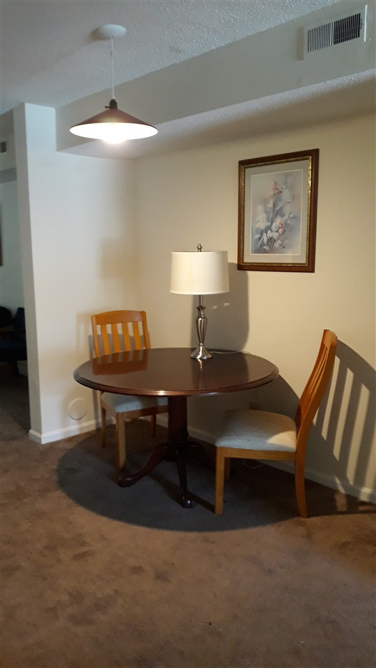 139 Kingsbury Drive - Photo 3