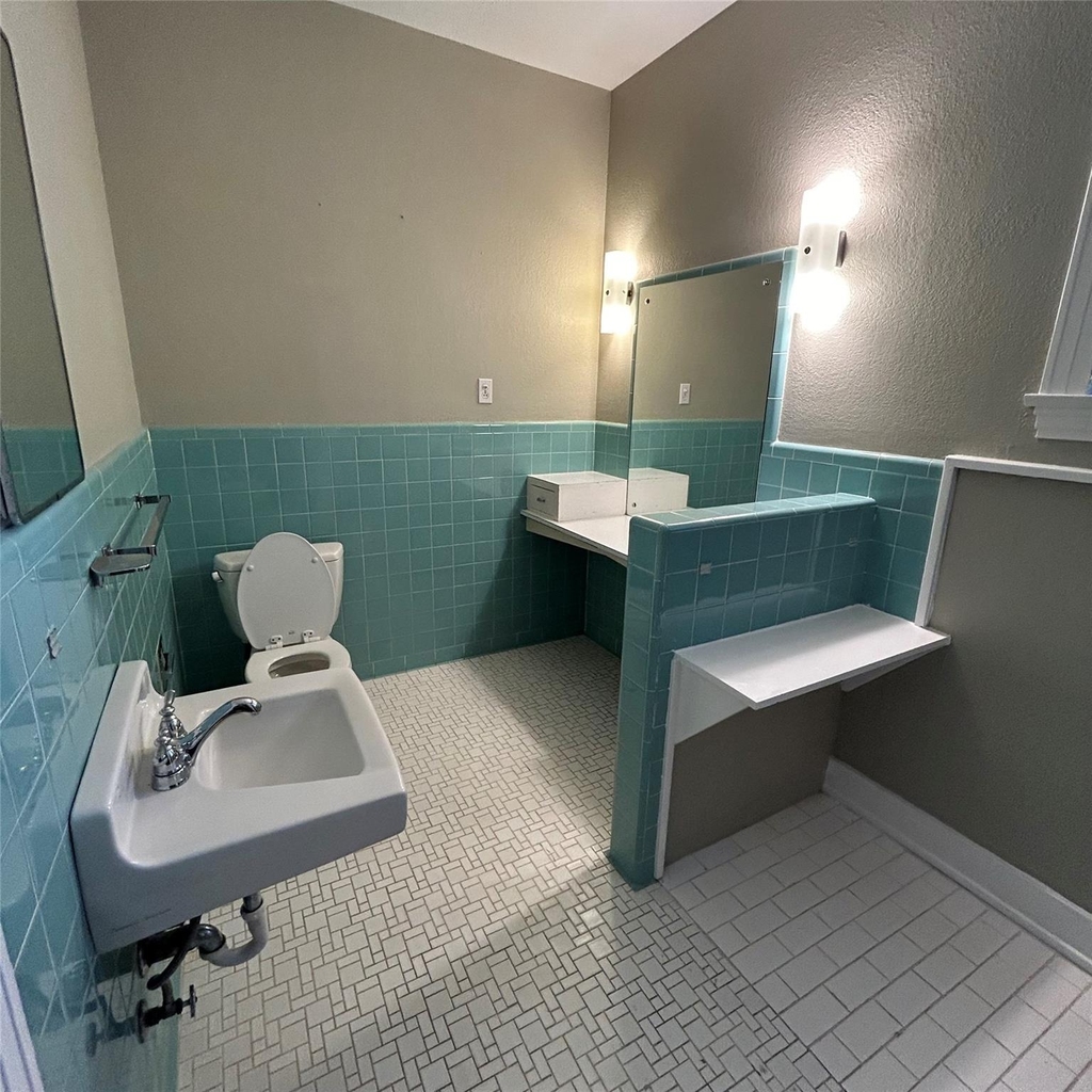 1115 W 22 1/2 St - Photo 23