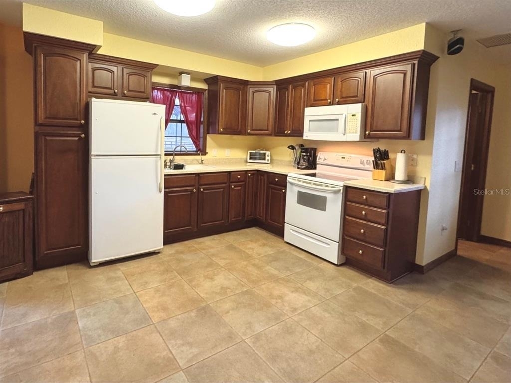 7444 Nw 14th Street - Photo 6