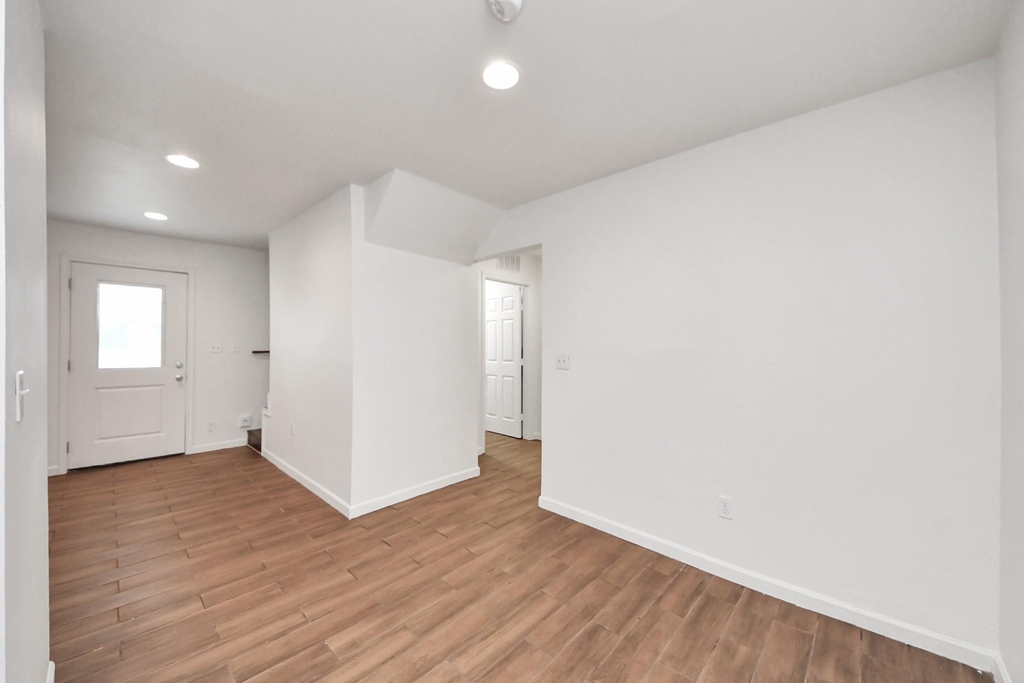 12068 Beechnut Street - Photo 10