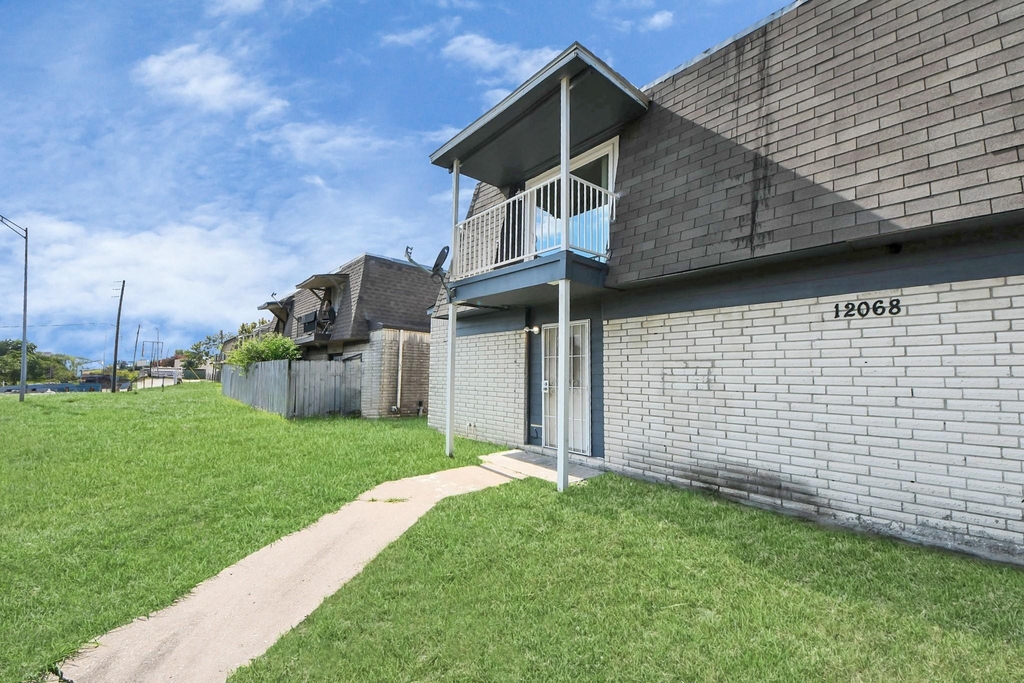12068 Beechnut Street - Photo 2