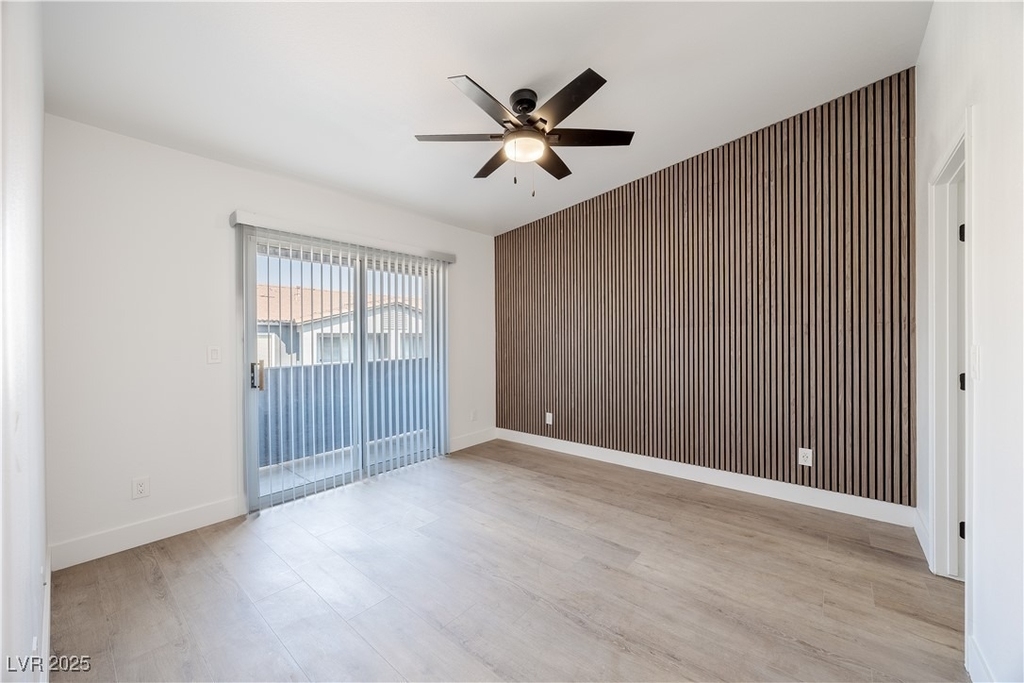 540 W Horizon Ridge Parkway - Photo 2
