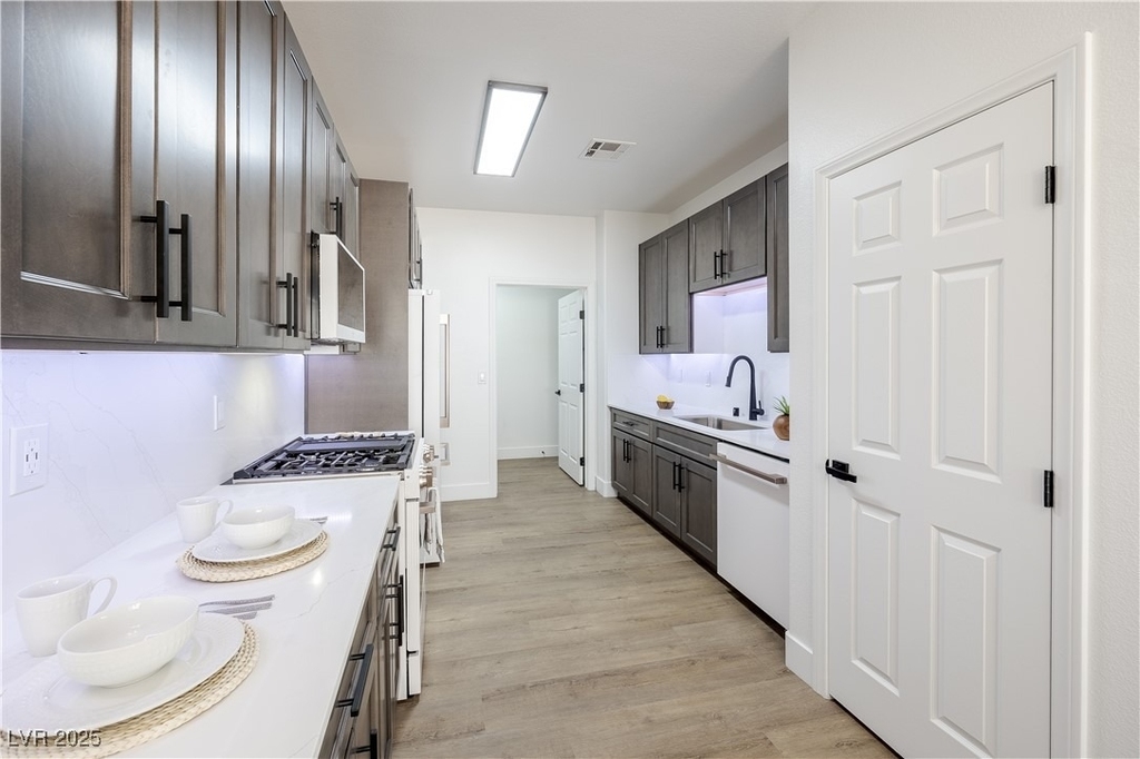 540 W Horizon Ridge Parkway - Photo 1