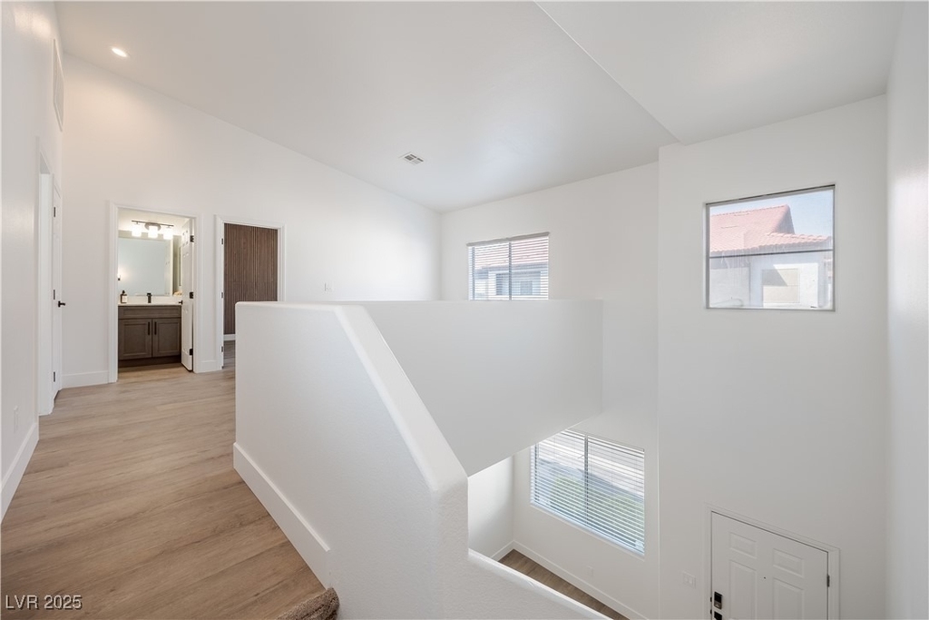 540 W Horizon Ridge Parkway - Photo 2