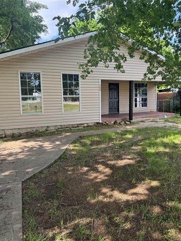 205 W Bond Street - Photo 0