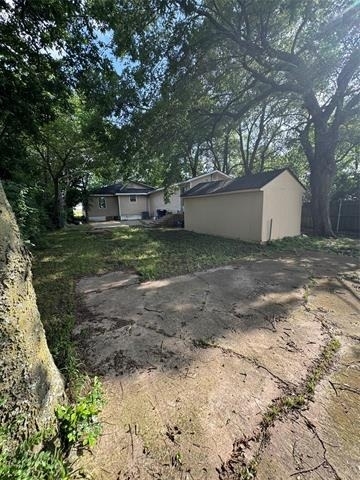 205 W Bond Street - Photo 18