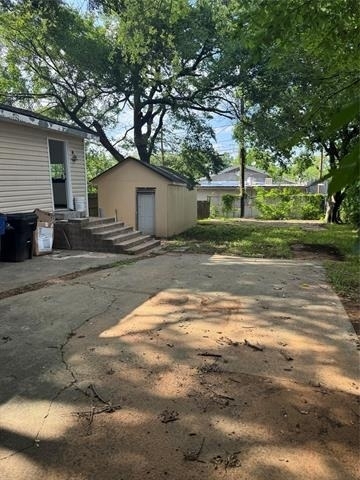205 W Bond Street - Photo 17