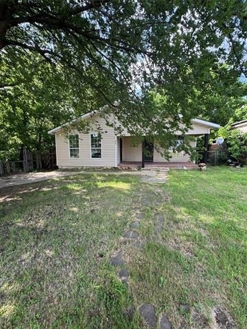 205 W Bond Street - Photo 2