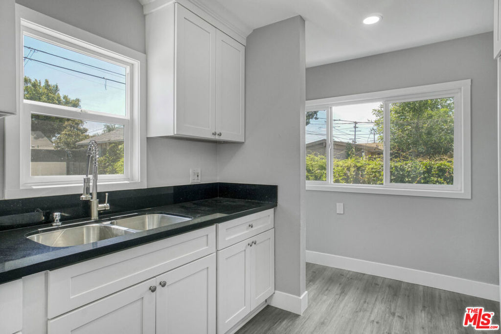 1254 1/2 Exposition Boulevard - Photo 11