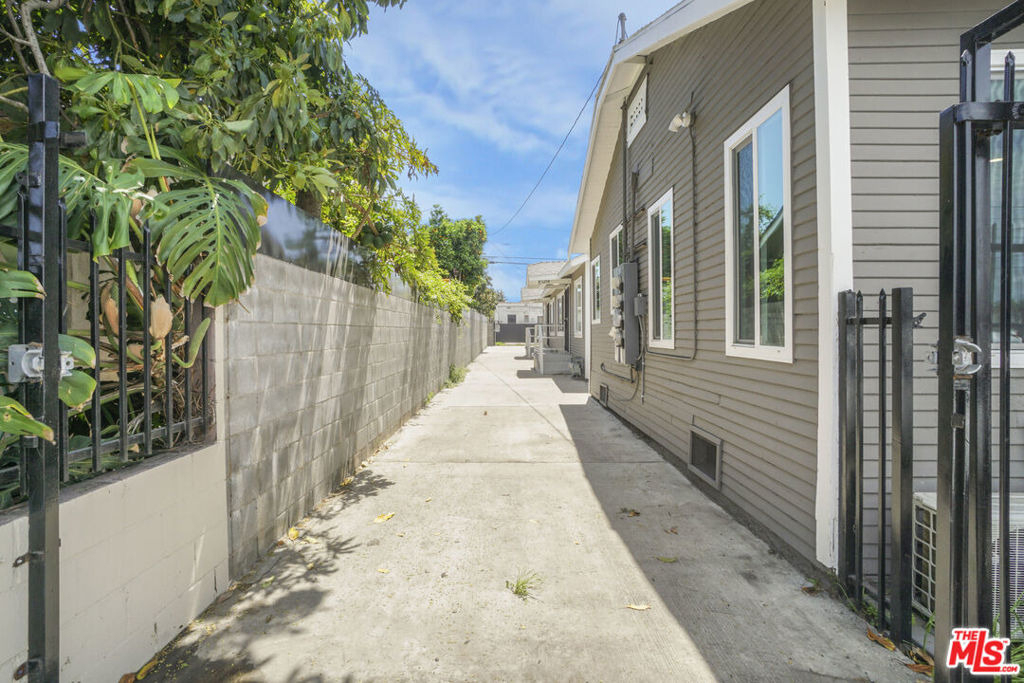 1254 1/2 Exposition Boulevard - Photo 18