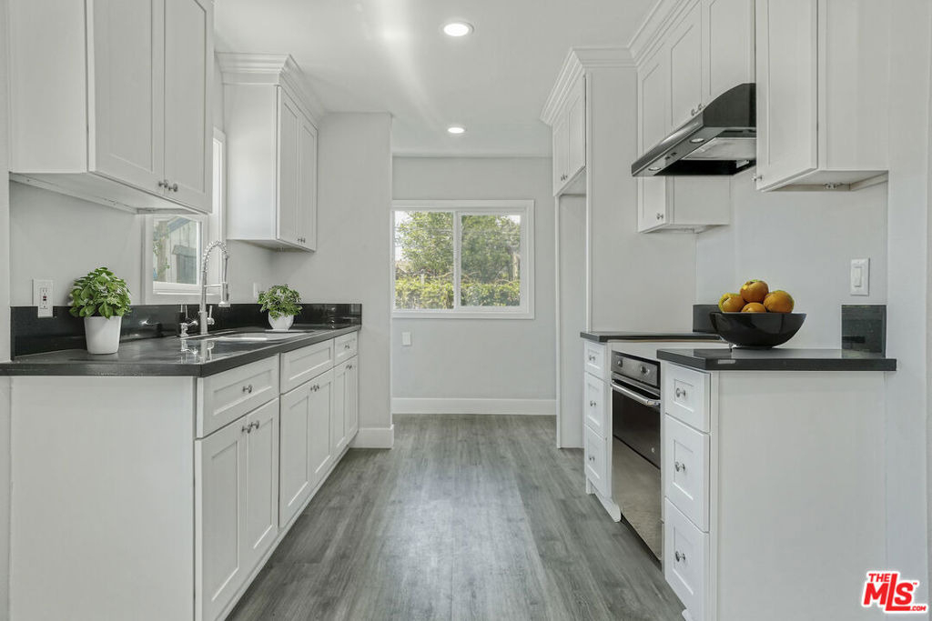 1254 1/2 Exposition Boulevard - Photo 7