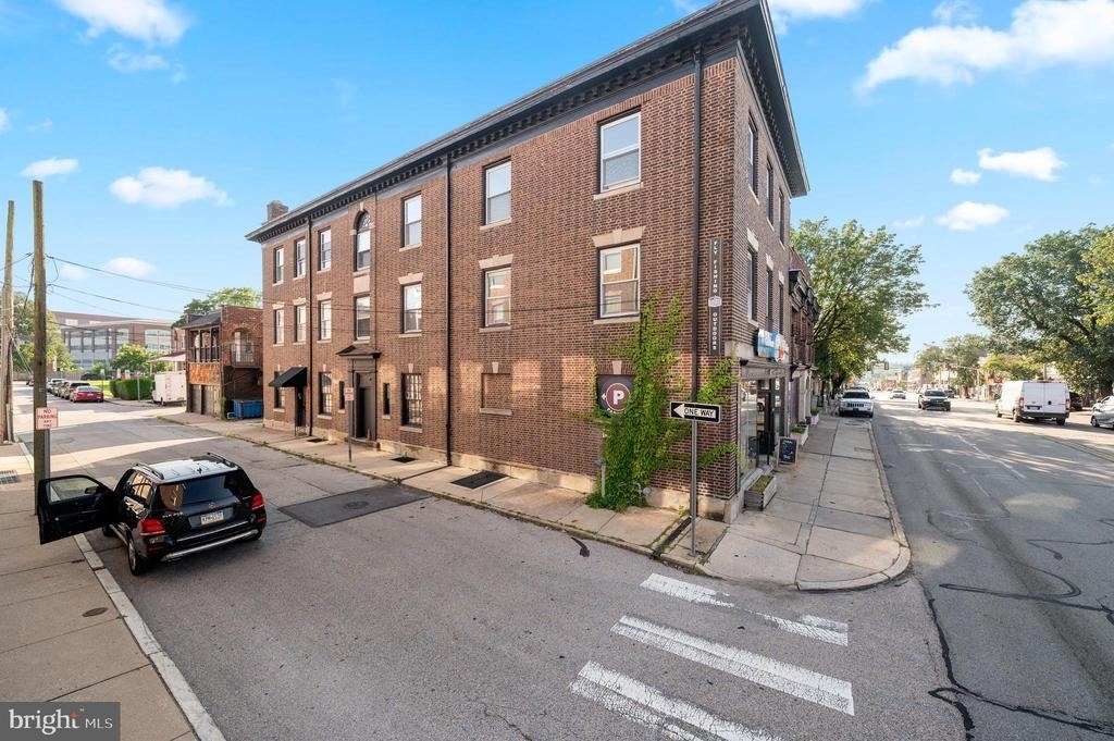834 W Lancaster Avenue - Photo 0