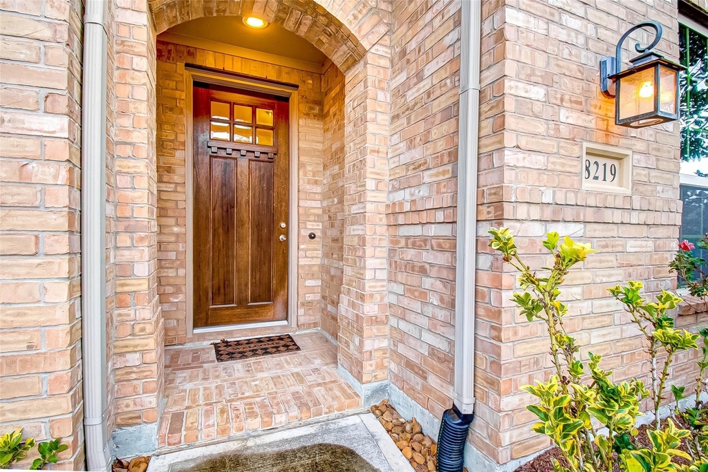 8219 Peppervine Court - Photo 0