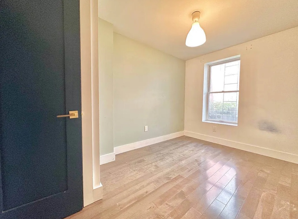 143 Patchen Avenue - Photo 8