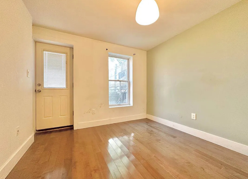 143 Patchen Avenue - Photo 5