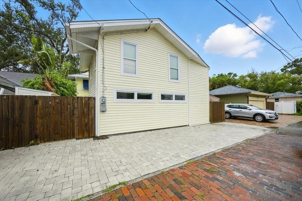 221 13th Avenue Ne - Photo 47