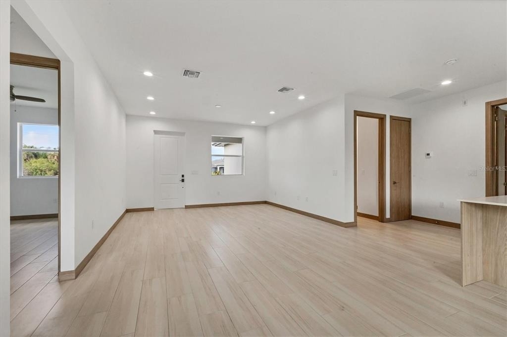 405 Sunset Road N - Photo 13