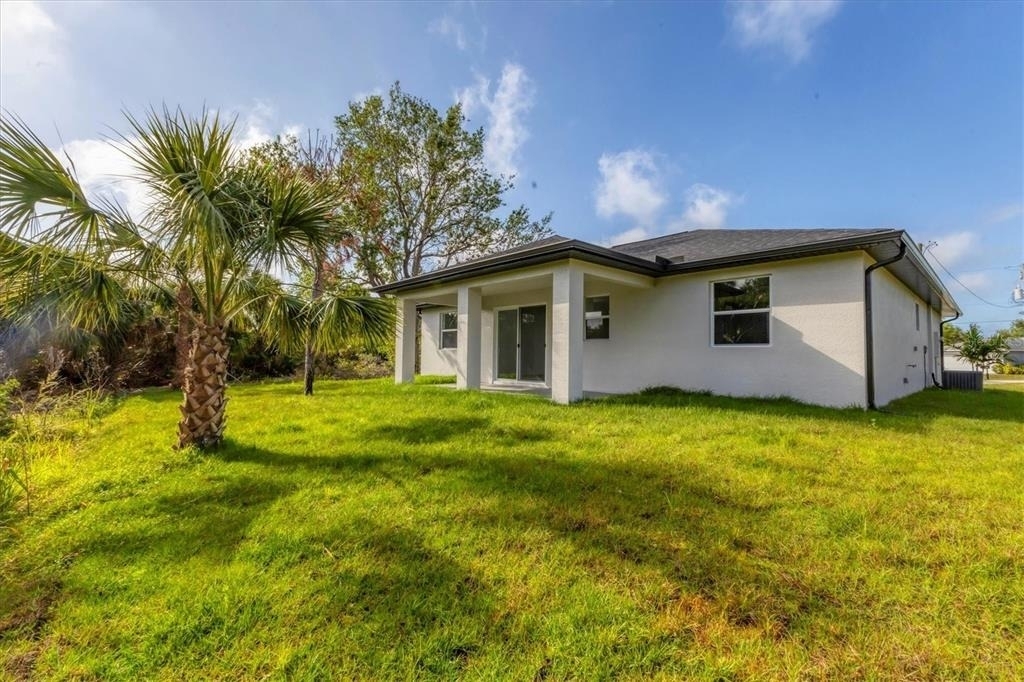 405 Sunset Road N - Photo 0