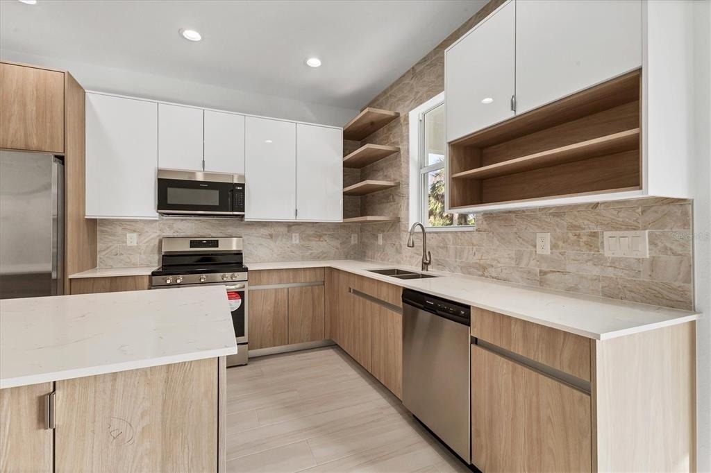 405 Sunset Road N - Photo 6