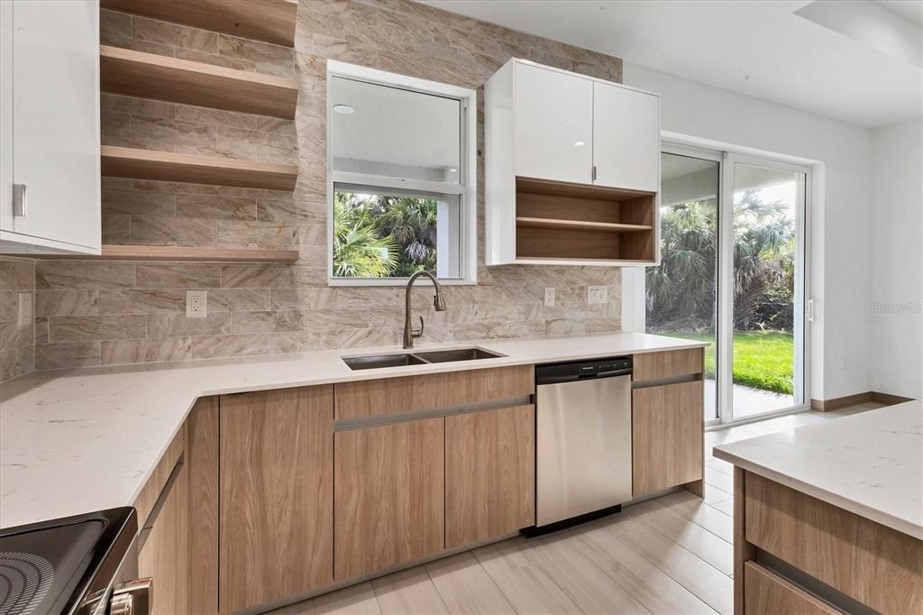 405 Sunset Road N - Photo 5