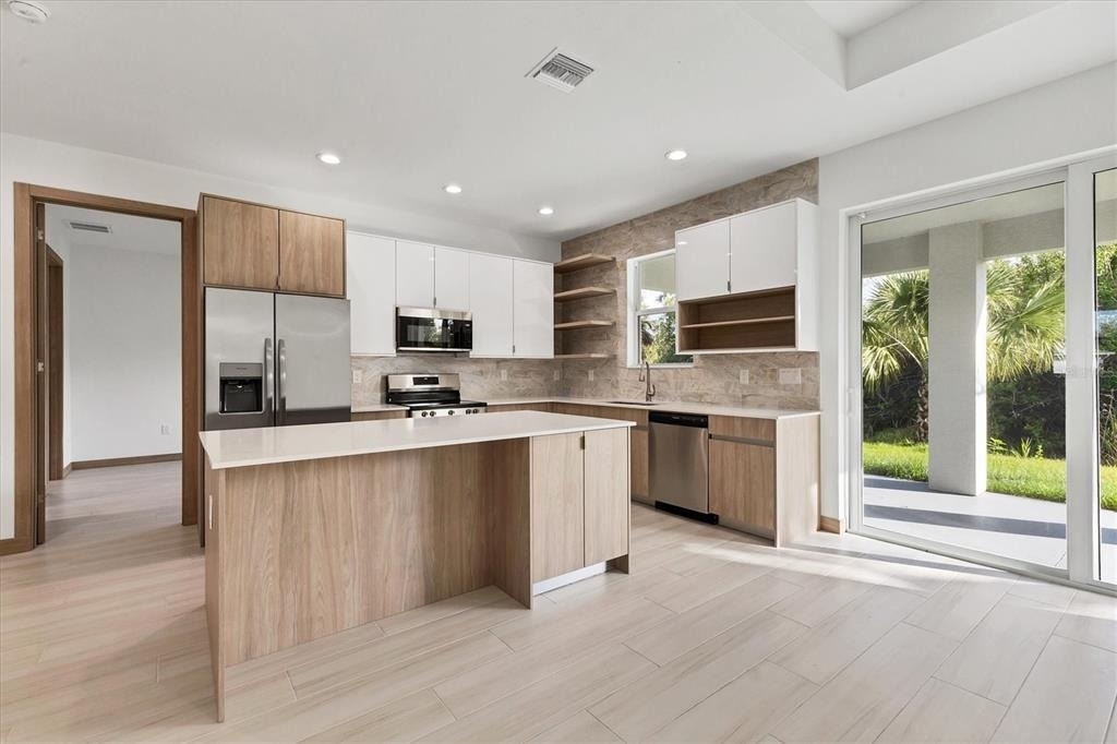 405 Sunset Road N - Photo 3