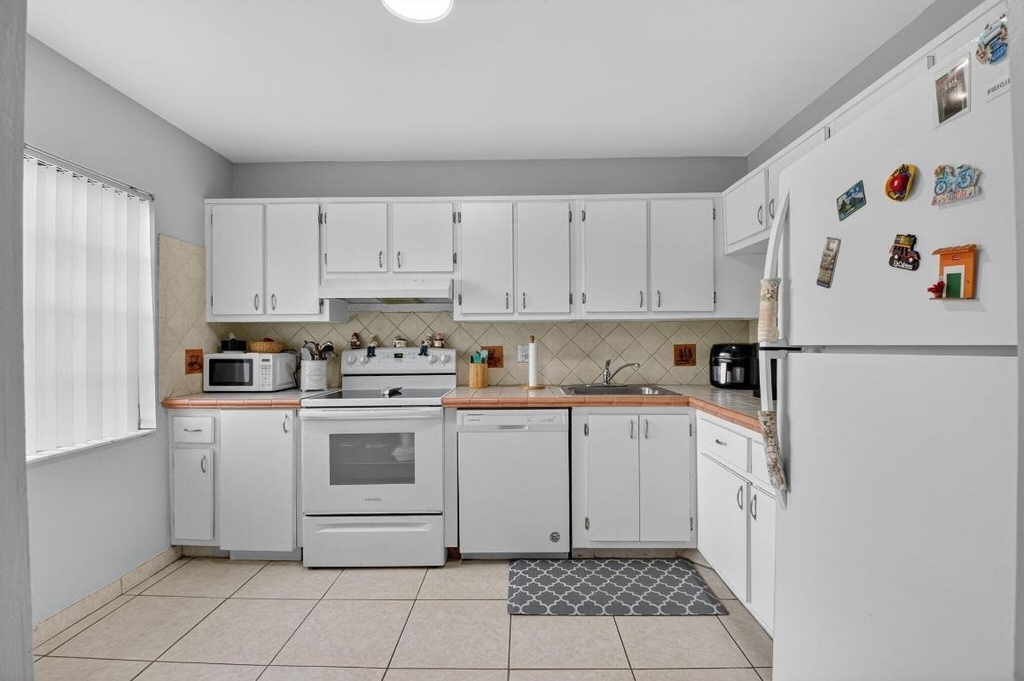 21214 Lago Circle - Photo 5
