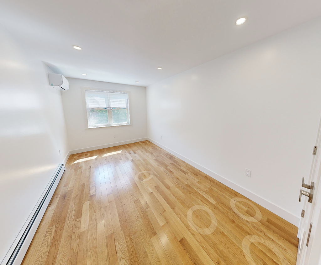 982 East 106th Street - Photo 6