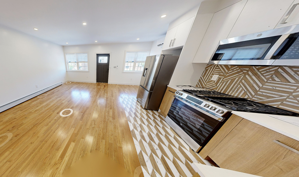 982 East 106th Street - Photo 2