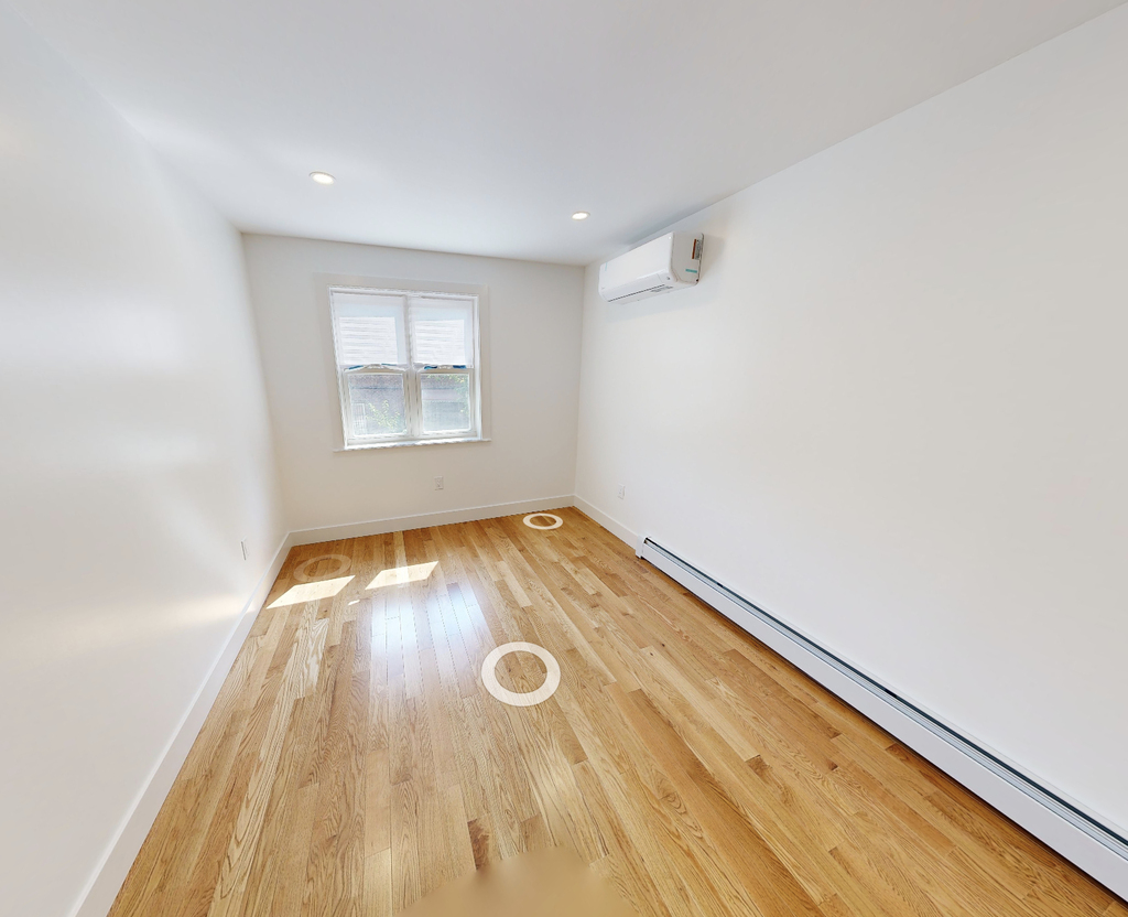 982 East 106th Street - Photo 4