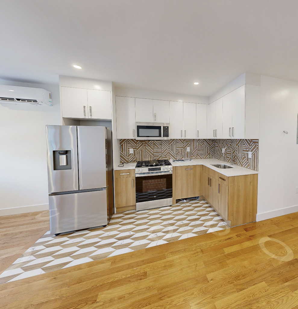 982 East 106th Street - Photo 0