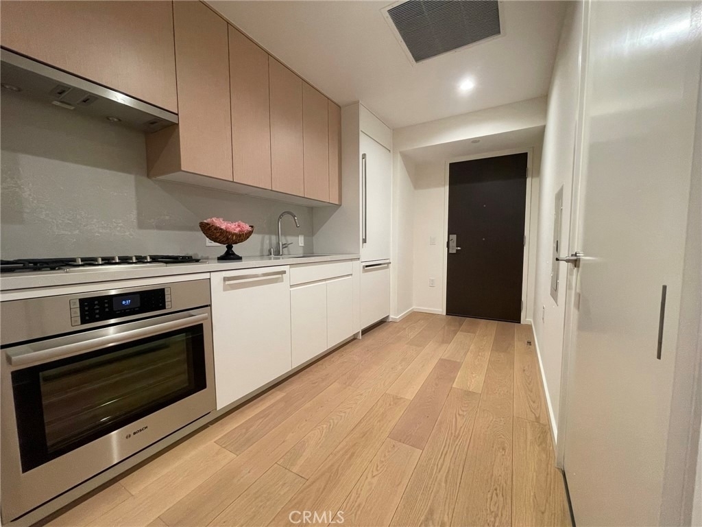 877 Francisco Street - Photo 4