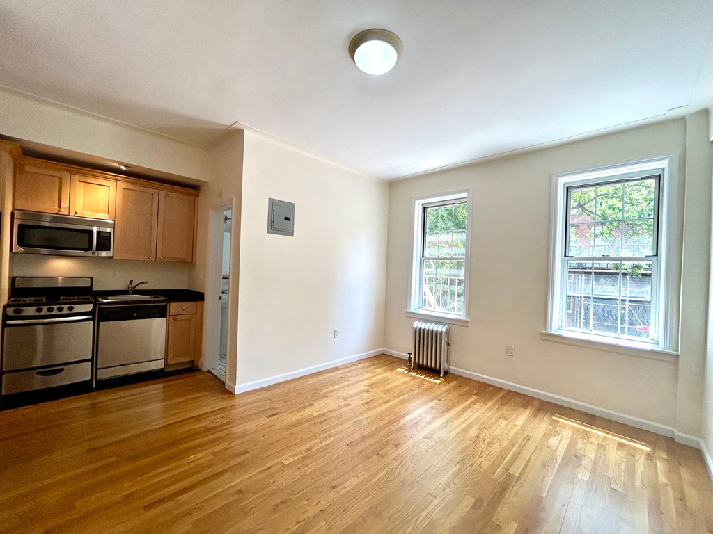 West 13th Street - Photo 5