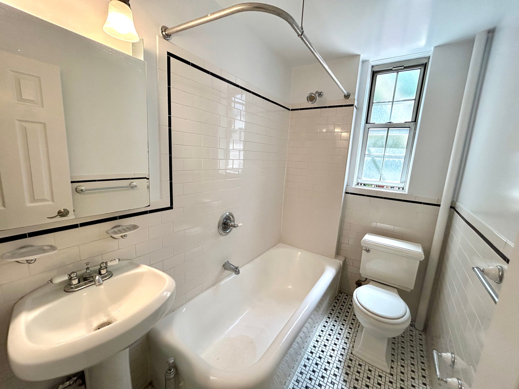 West 13th Street - Photo 4