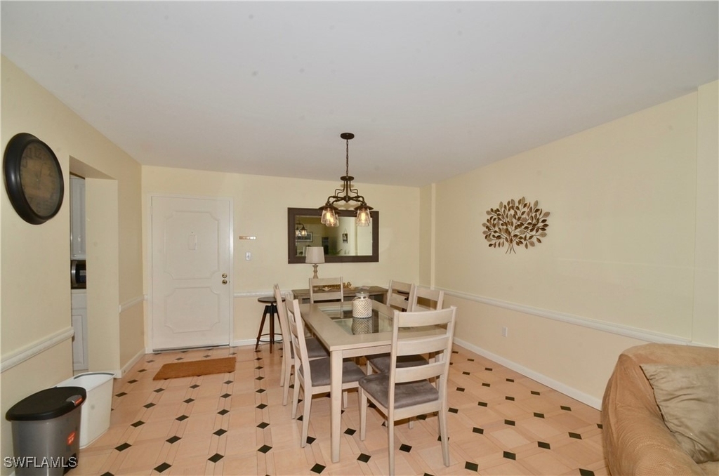 555 Park Shore Drive - Photo 4