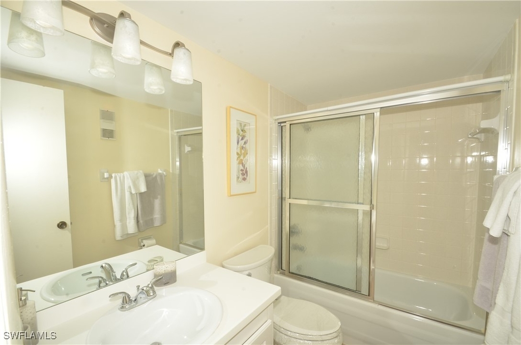 555 Park Shore Drive - Photo 10
