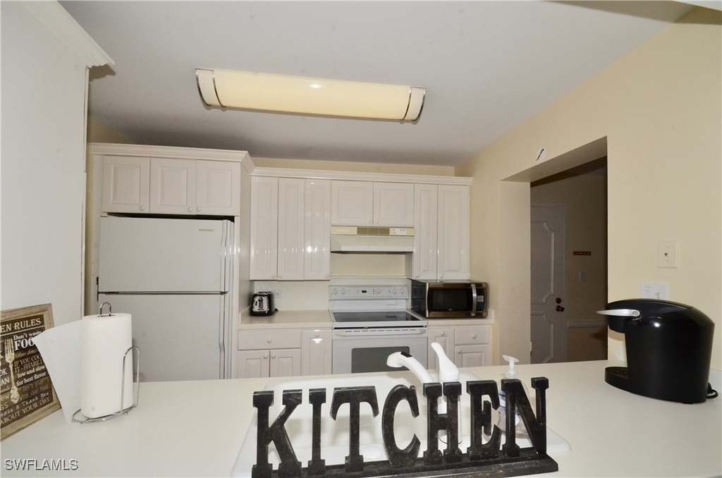 555 Park Shore Drive - Photo 2