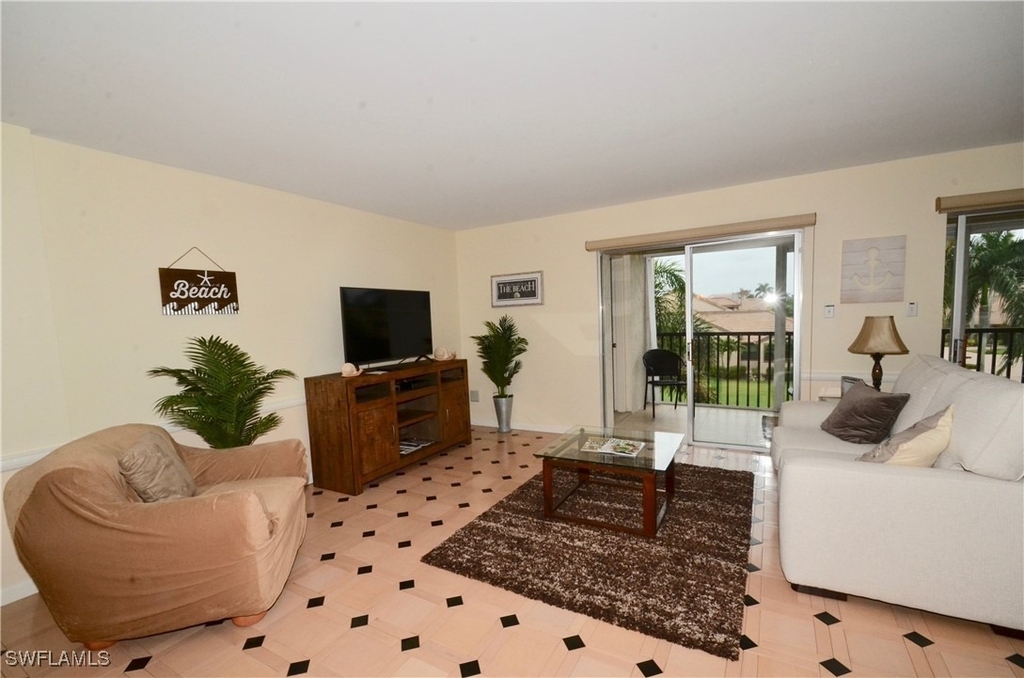 555 Park Shore Drive - Photo 7