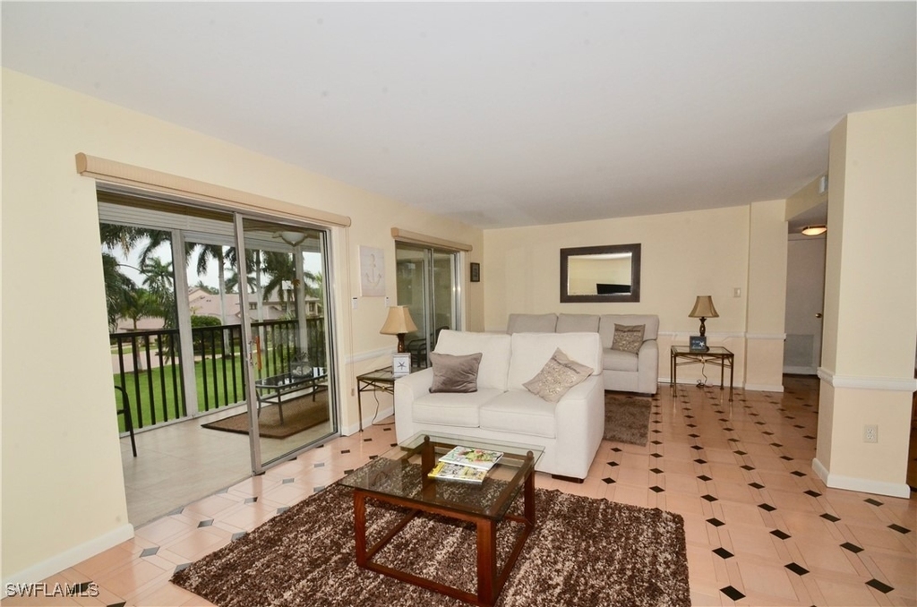 555 Park Shore Drive - Photo 8