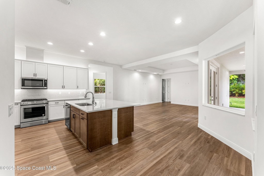 35 Loch Ness Drive - Photo 9