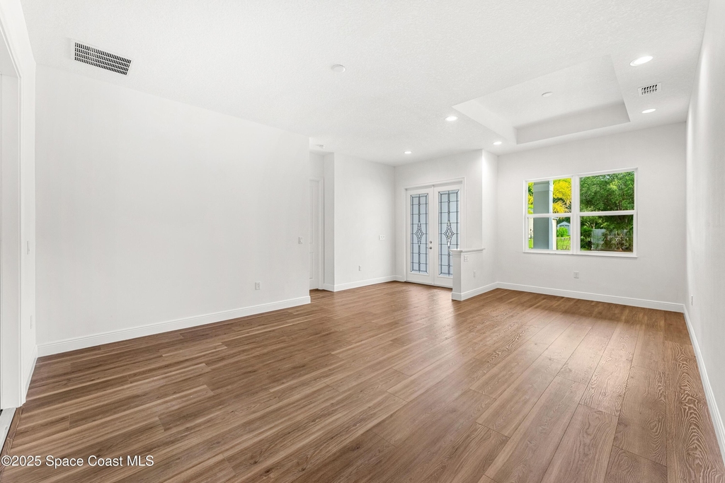 35 Loch Ness Drive - Photo 5
