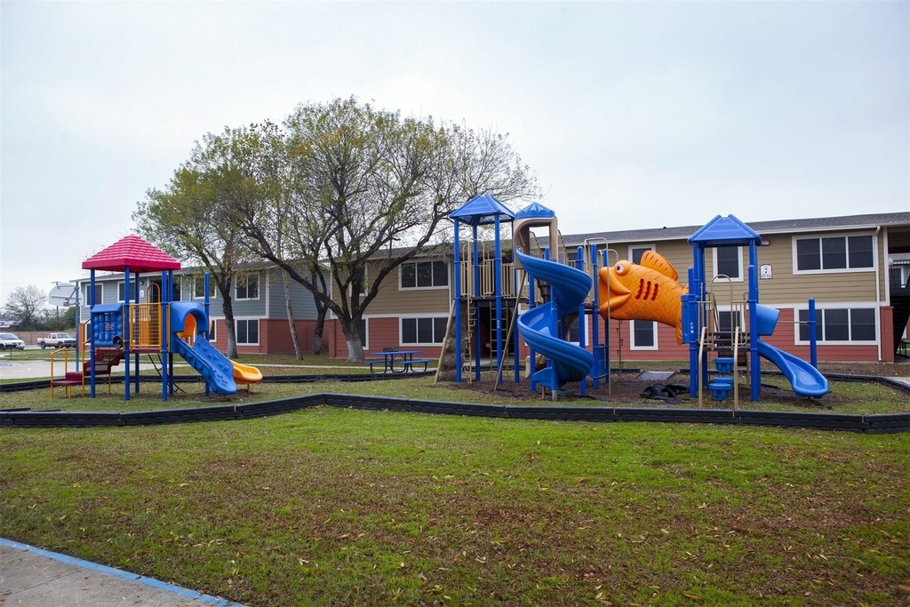 5635 W W Cesar E Chavez Blvd - Photo 2