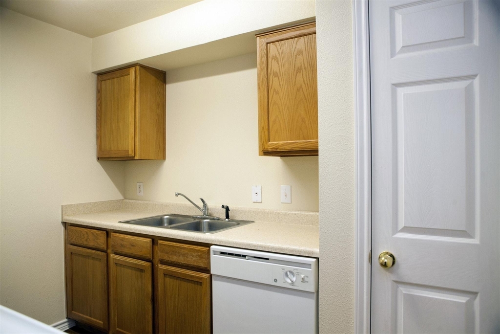 910 North Frio Street - Photo 11