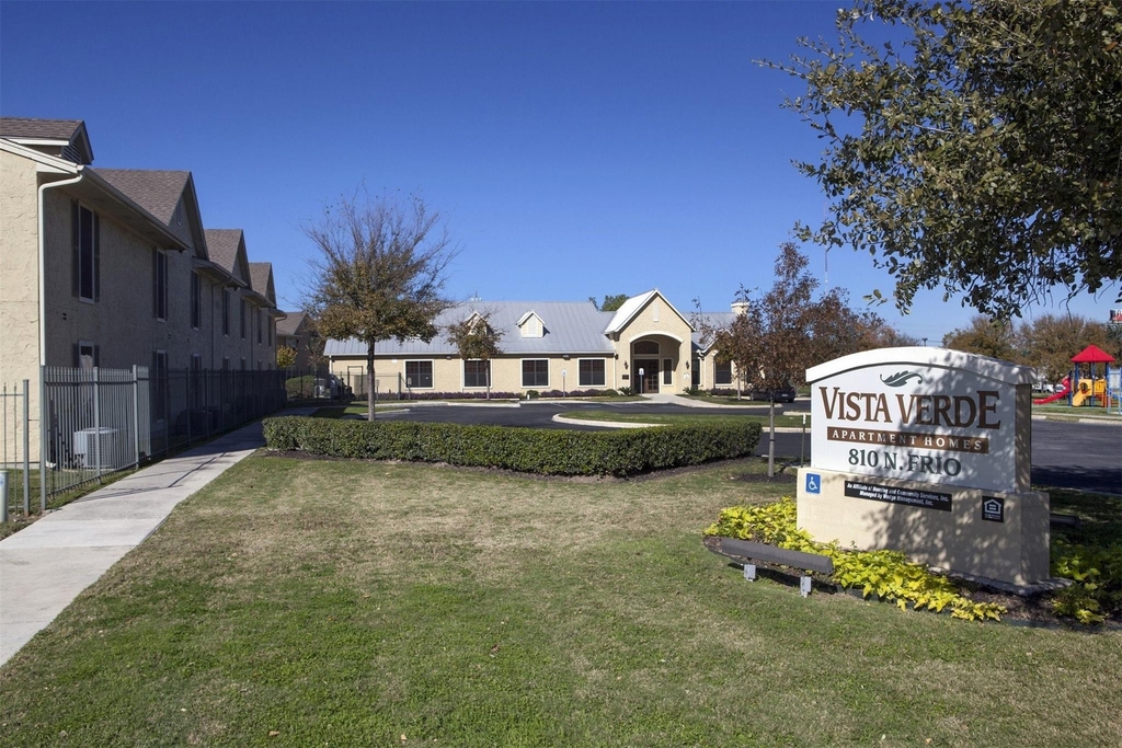 910 North Frio Street - Photo 0