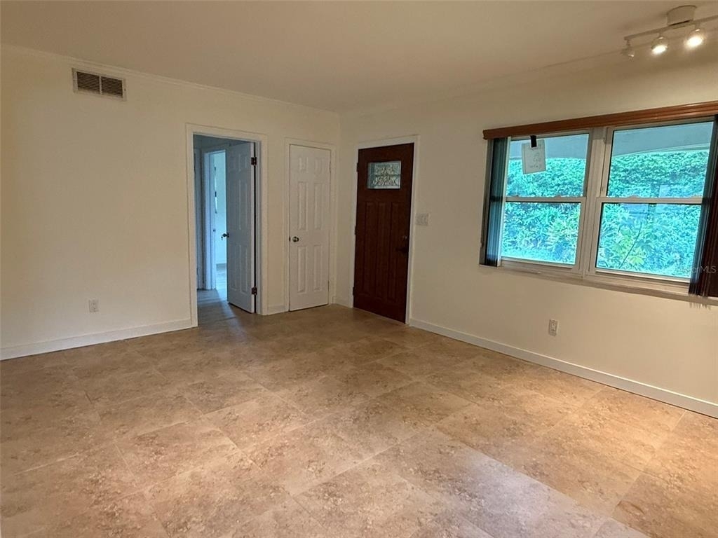 215 S West Shore Boulevard - Photo 3