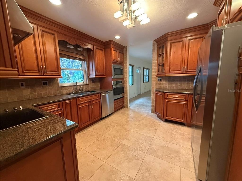 215 S West Shore Boulevard - Photo 20