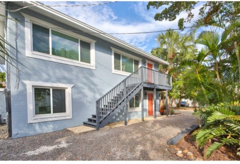 422 Julia Place - Photo 0