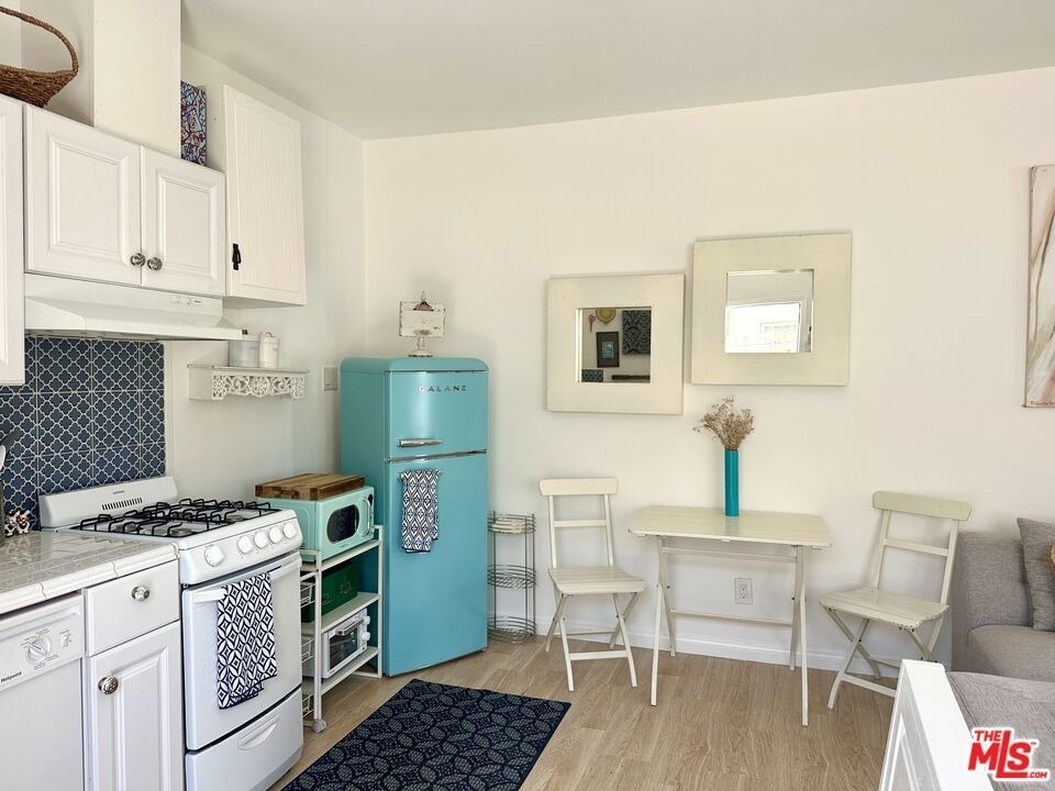 1210 1/2 S Stanley Avenue - Photo 31